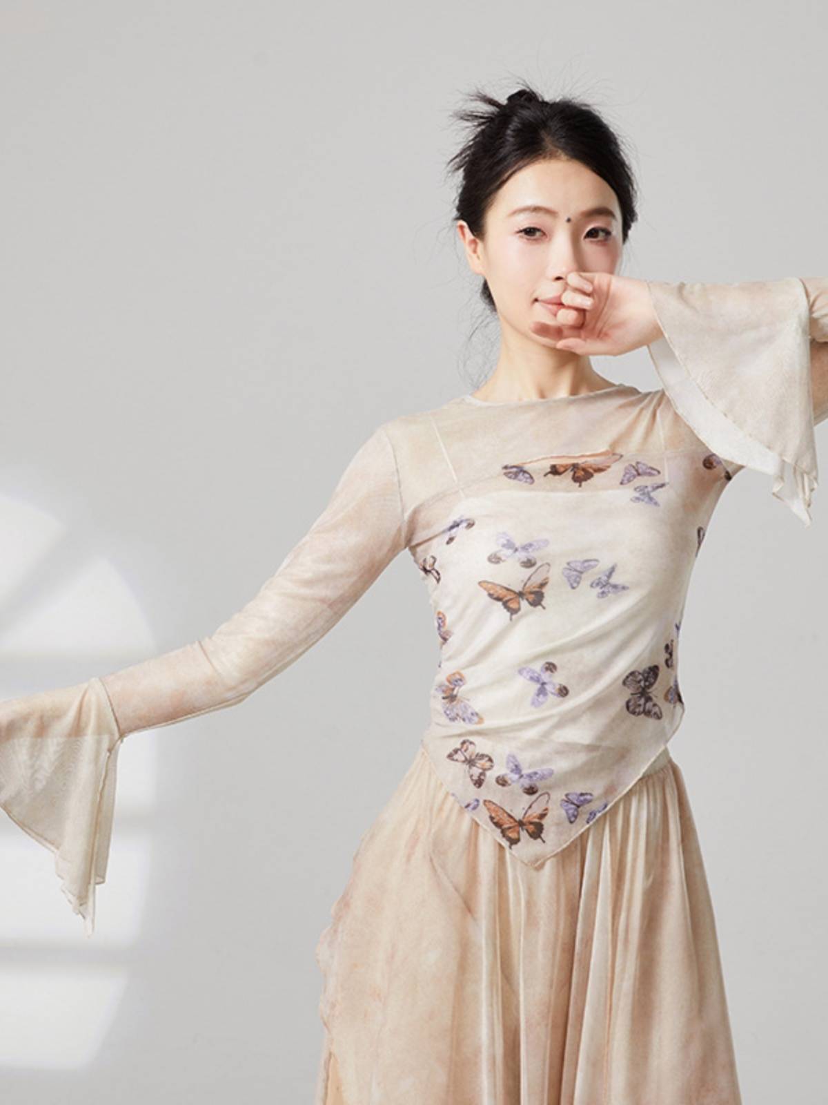 Classical dance ink butterfly body rhyme yae Chinese dance classical dance exercise performance service performance teacher class dance service