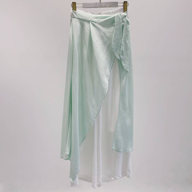 ♪ Snow-swinging, modern dance clothes ♪