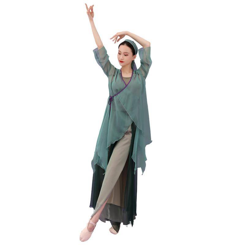 The Chinese dress suit was staged by the women in modern classical dance