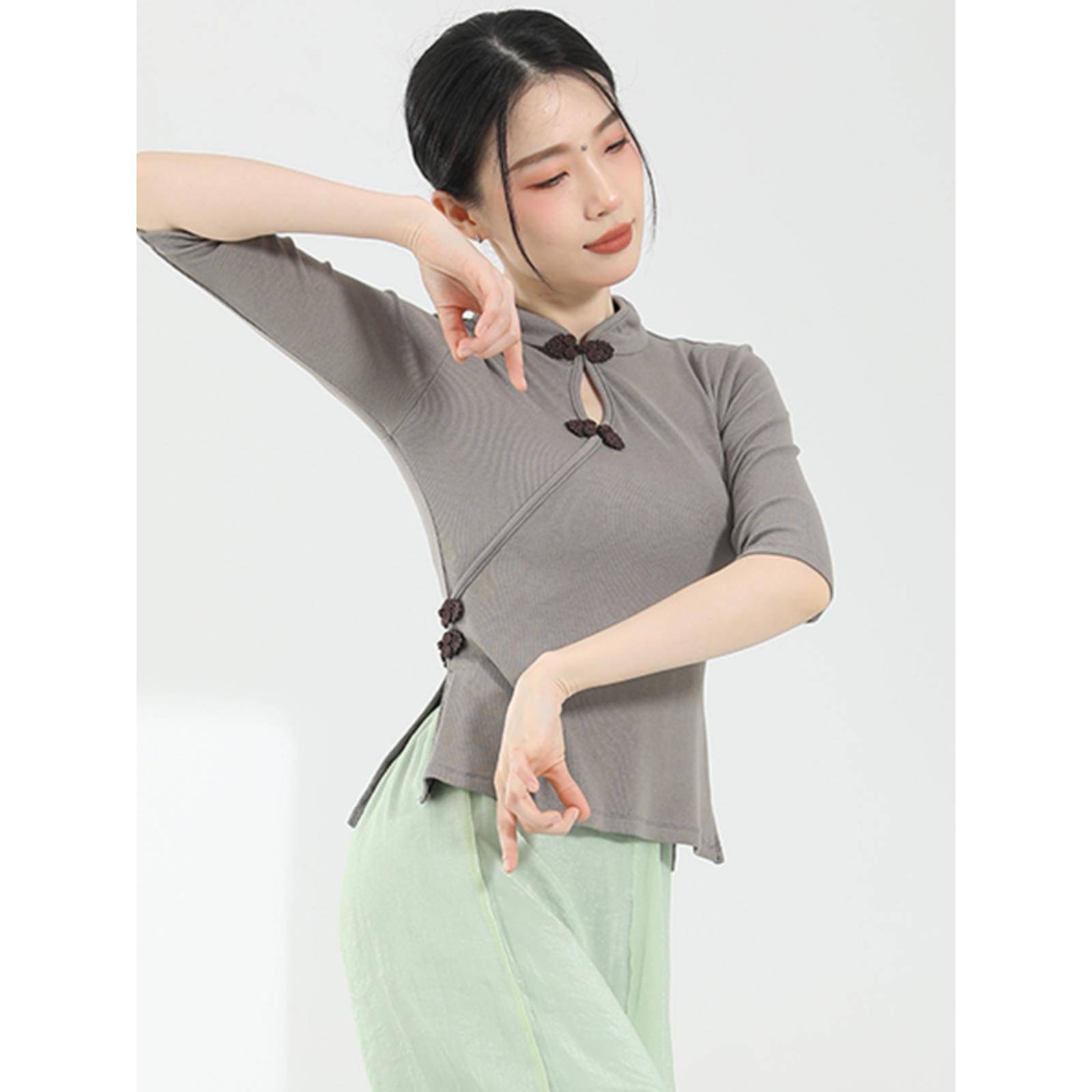 Classical dance exercise female retro plate buckle cheongsam stands dance and clothing modern dance in modern dance, sleeve top slimming