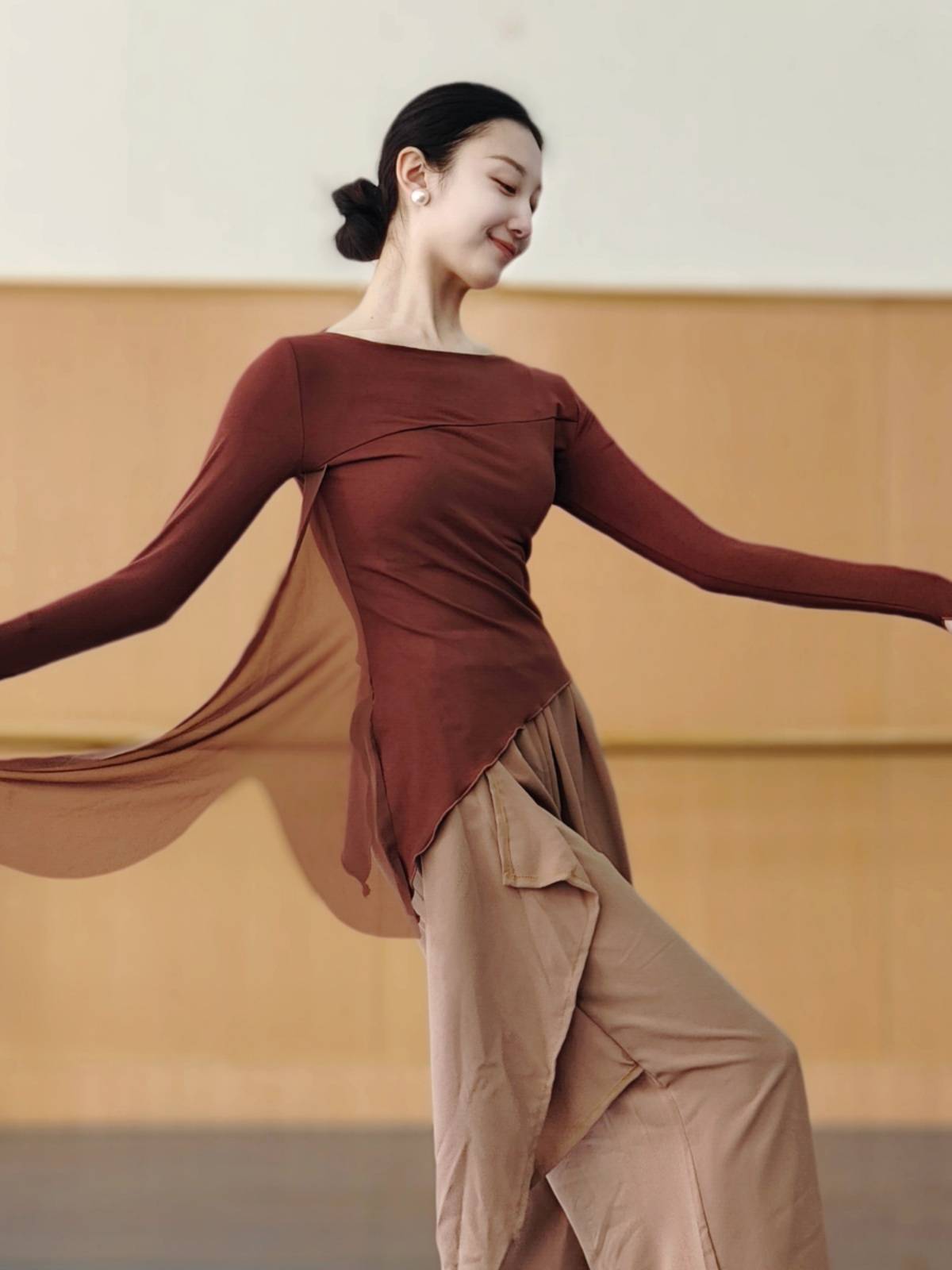 Classical dance dance clothing top, autumn and winter long sleeves, long sleeves fluttering yin, modern dance female adult practitioner, sportswear, national dance