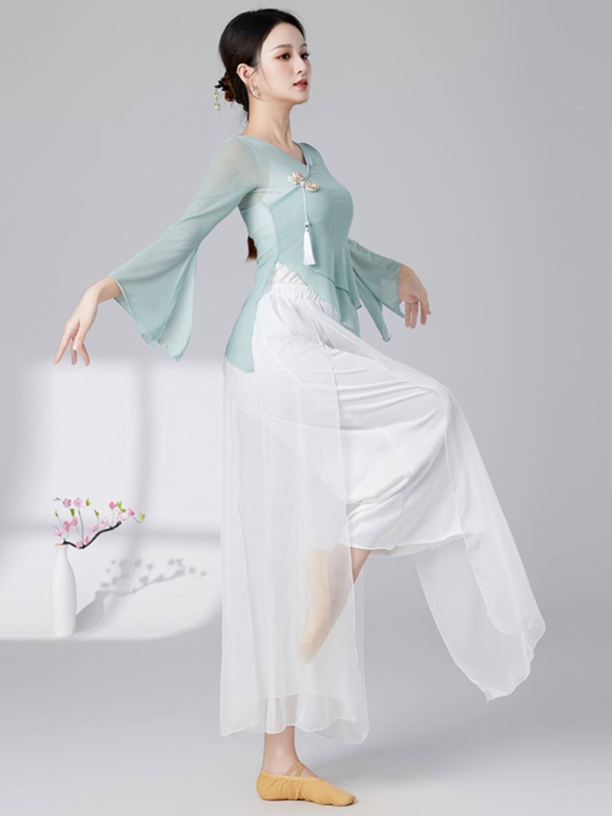Special offer Classical Dance Ya Yue Performance Girls Chinese Fairy Fairy Speed Trumpet Long Sleeping Dance Top Female Autumn