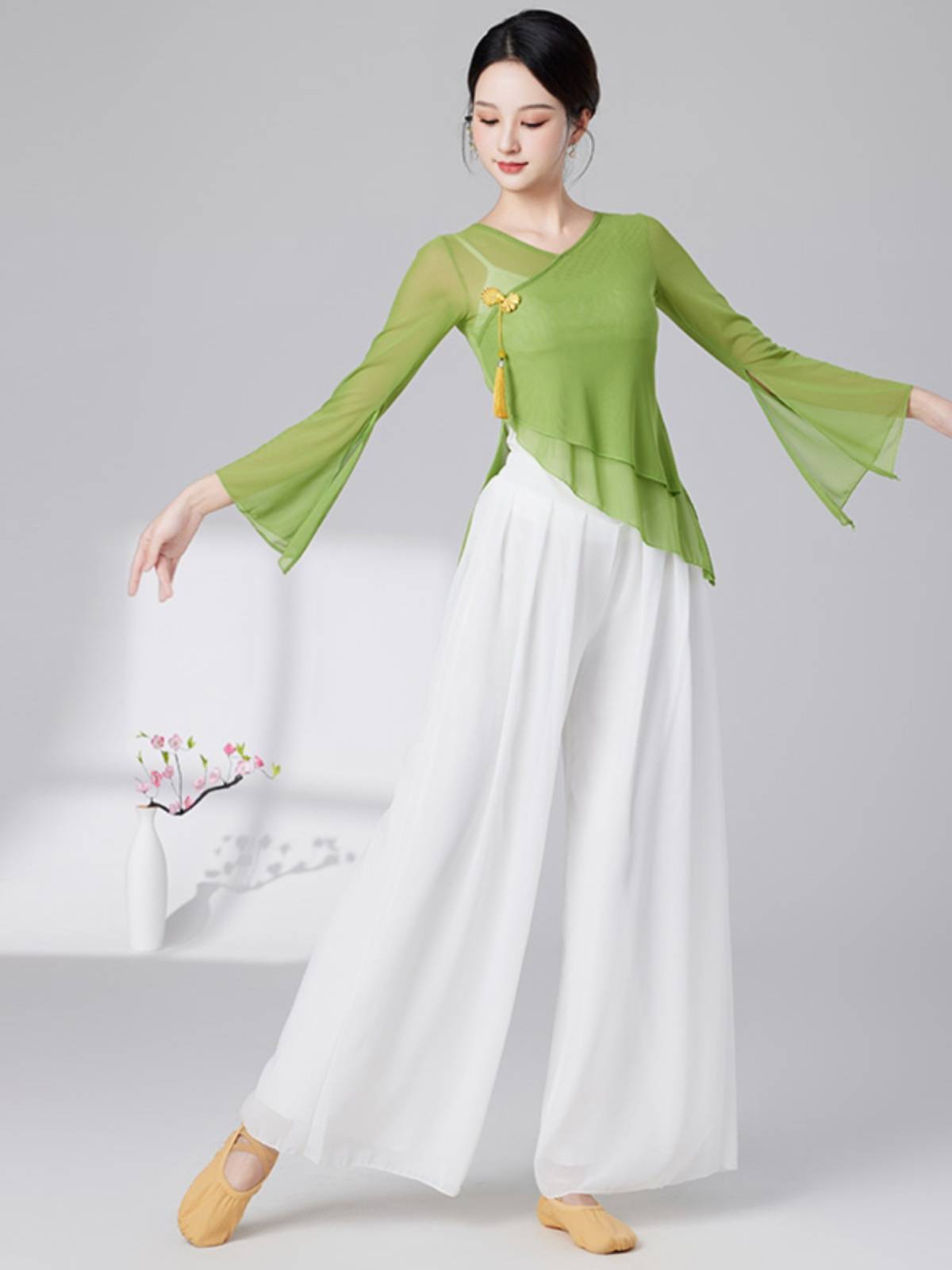 Special offer Classical Dance Ya Yue Performance Girls Chinese Fairy Fairy Speed Trumpet Long Sleeping Dance Top Female Autumn