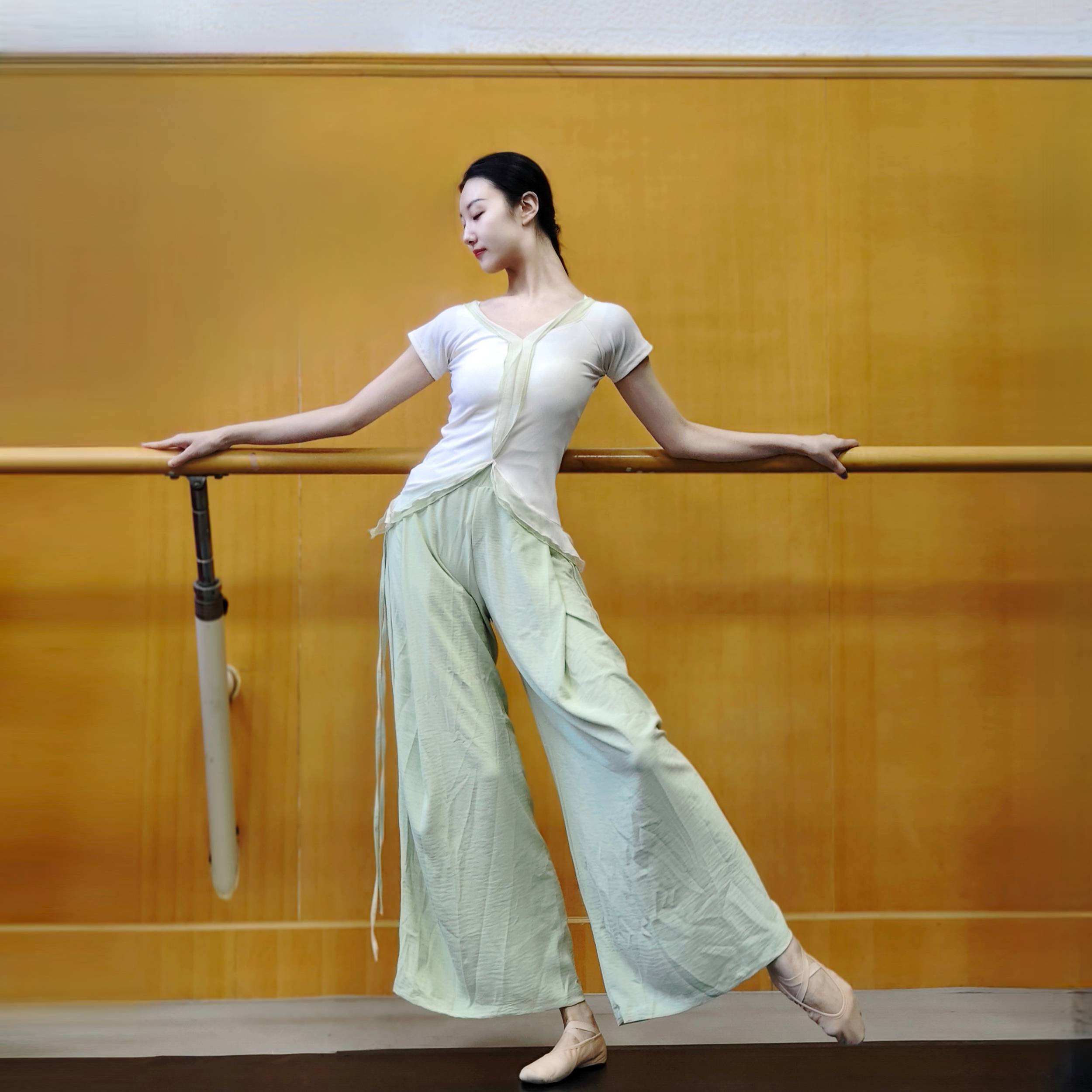 Short -sleeved classical dance yarn Chinese dance clothes body rhyme dance dance top female new spring and summer dance practice uniform