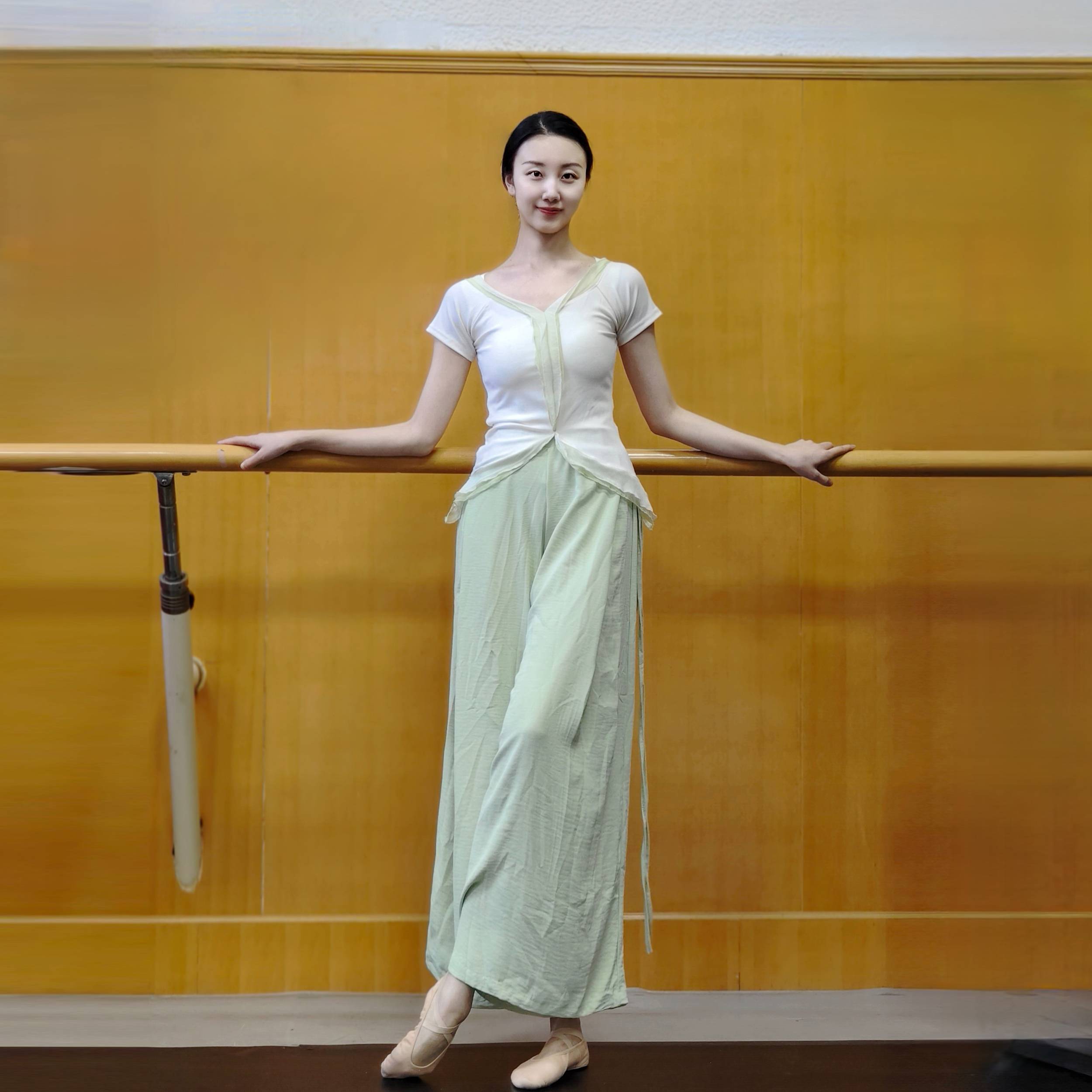 Short -sleeved classical dance yarn Chinese dance clothes body rhyme dance dance top female new spring and summer dance practice uniform
