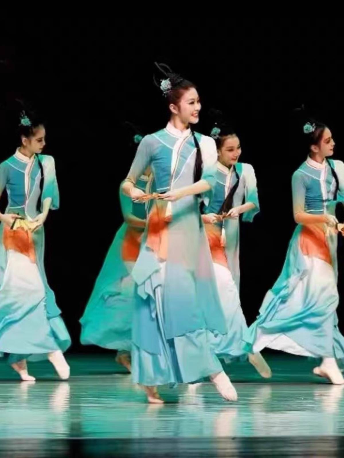 Intoxicated adult fan-dancing girl's Autumn Classic Dress Flowing Chinese Flow Girl's Long-Winger