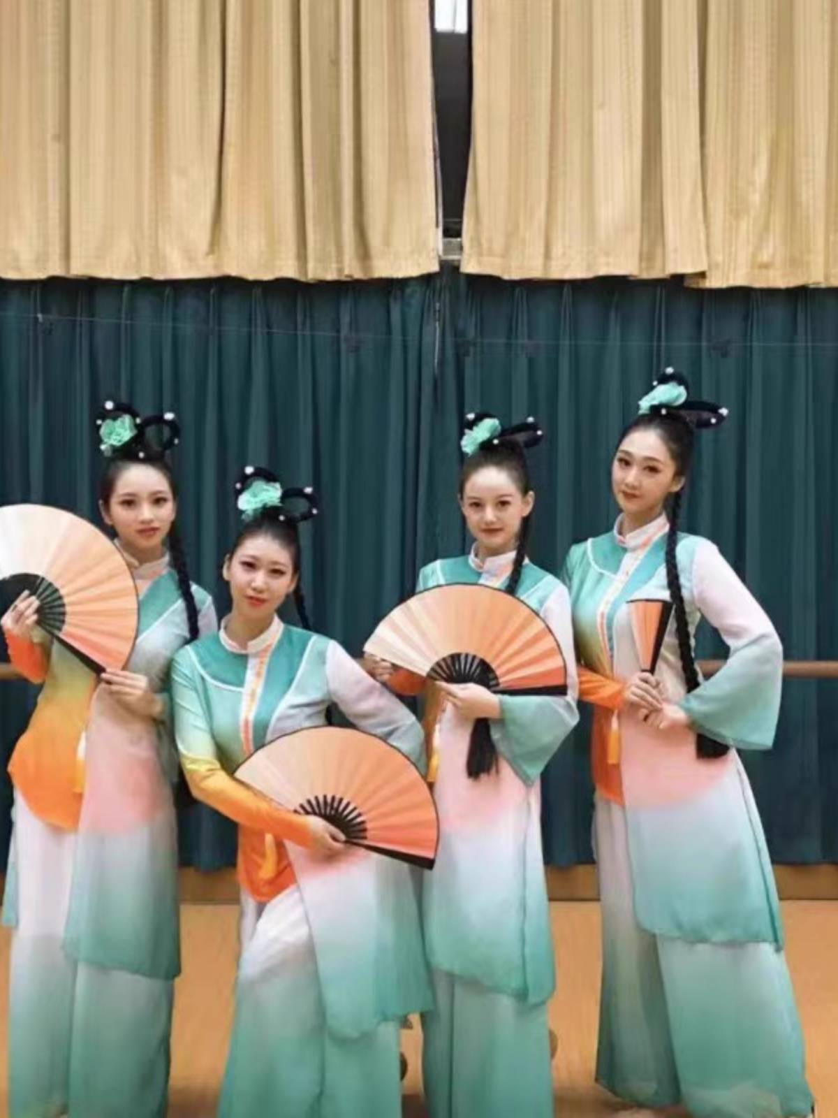 Intoxicated adult fan-dancing girl's Autumn Classic Dress Flowing Chinese Flow Girl's Long-Winger