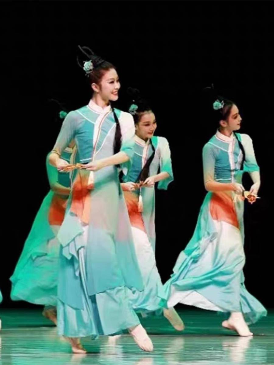 Intoxicated adult fan-dancing girl's Autumn Classic Dress Flowing Chinese Flow Girl's Long-Winger