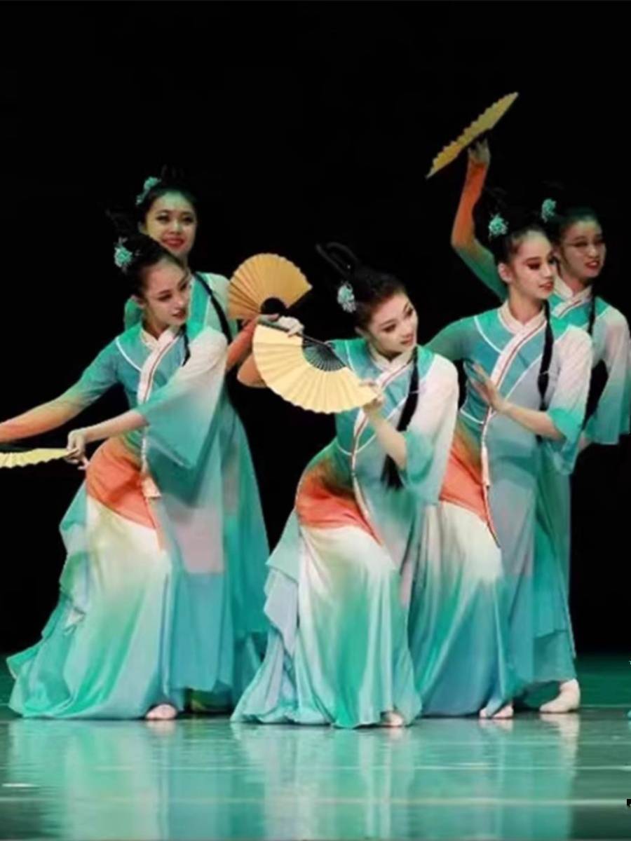 Intoxicated adult fan-dancing girl's Autumn Classic Dress Flowing Chinese Flow Girl's Long-Winger
