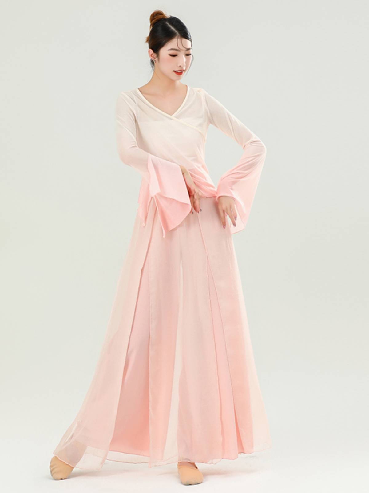Classical dance dance clothing female elegant grades and transforms rhymes, Chinese dance modern dance immortal style, ancient style performance clothing