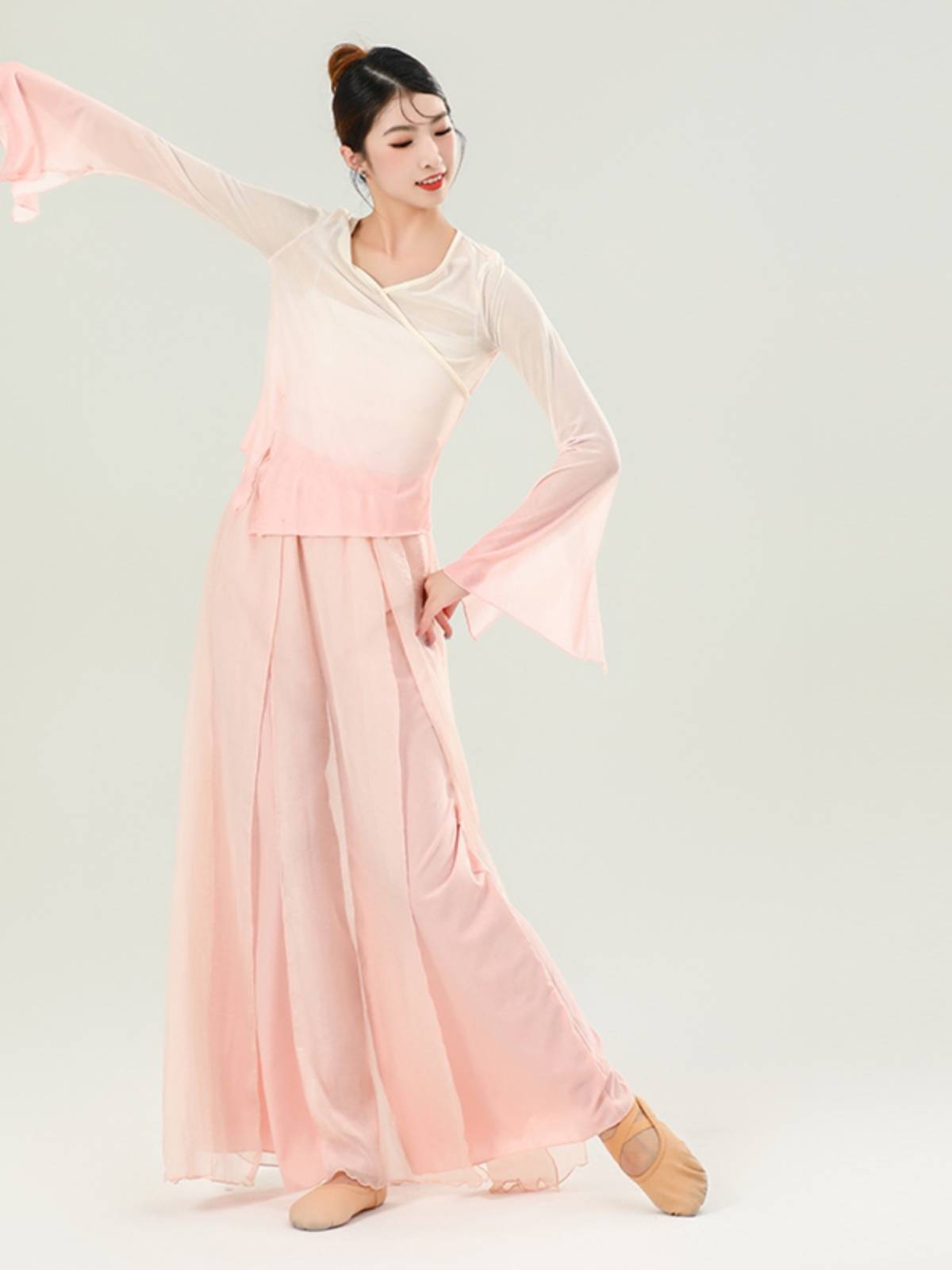 Classical dance dance clothing female elegant grades and transforms rhymes, Chinese dance modern dance immortal style, ancient style performance clothing