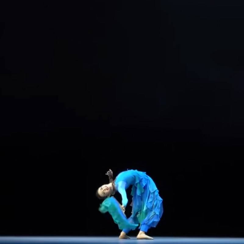 Classical Dance Performance Servant Female Peach Cup a big river dance clothing Jiaozhou Yangge suits fan dance set