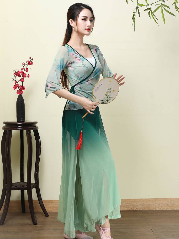 Chinese classical dance yarn dance dance training temperament printing jacket elegant set of blue and white porcelain flower rain setting performance clothes