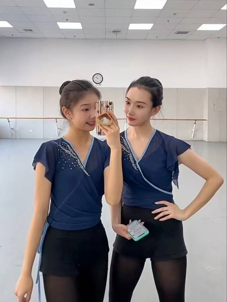 Classical dance gauze showing the elegant shape of Chinese dance exercise, adult net gauze short -sleeved dance top female model
