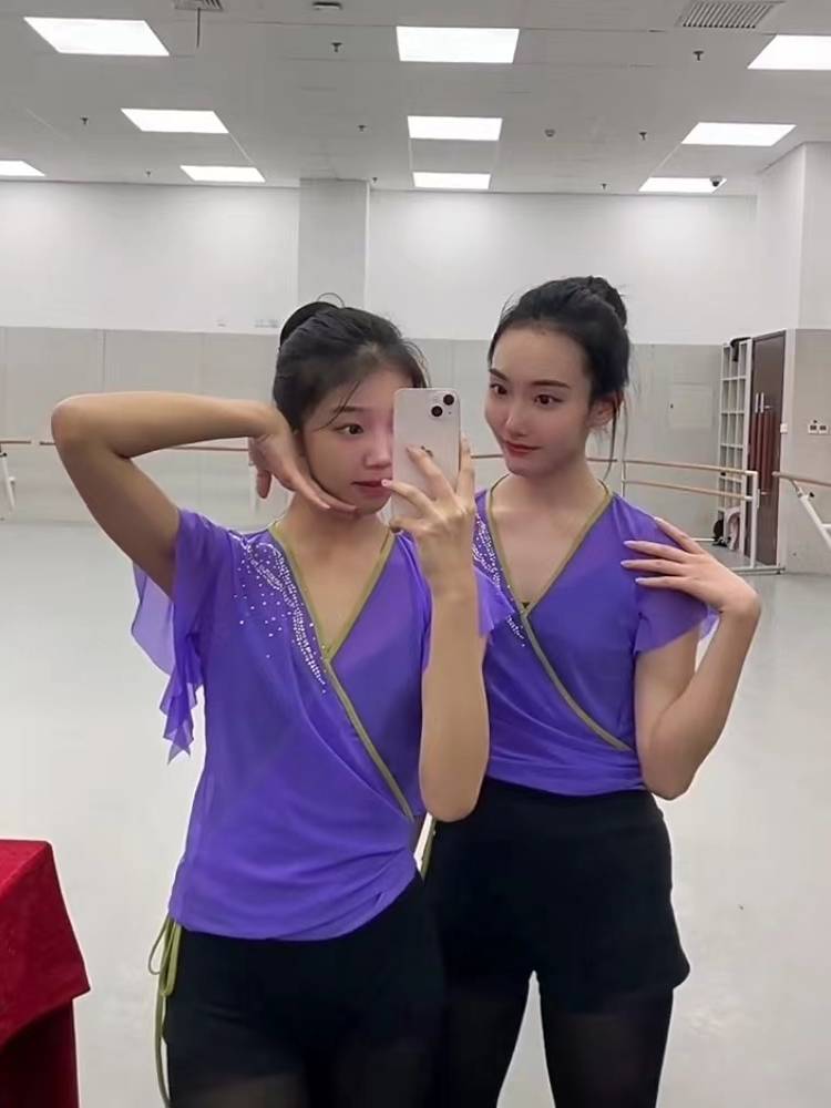 Classical dance gauze showing the elegant shape of Chinese dance exercise, adult net gauze short -sleeved dance top female model