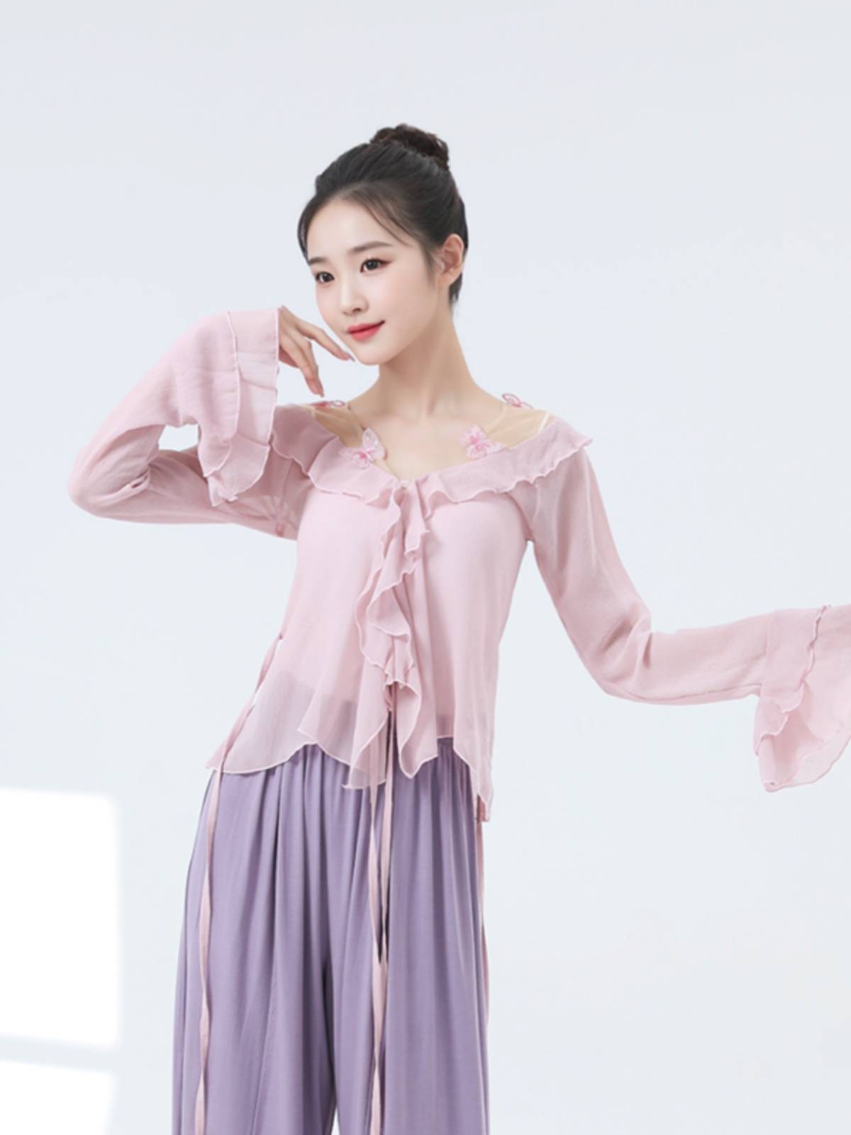 Classical dance horn long -sleeved dance practice service female adult elegant yarn modern dance top dance female shapes national dance service
