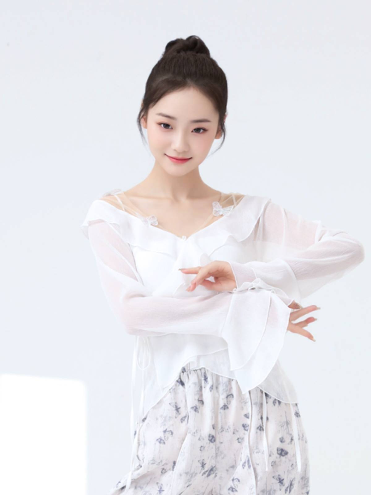 Classical dance horn long -sleeved dance practice service female adult elegant yarn modern dance top dance female shapes national dance service