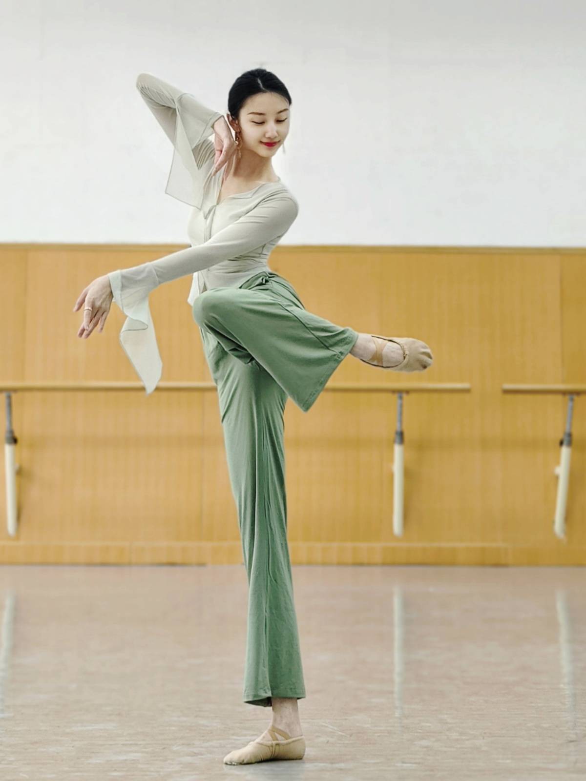 Classical dance clothing body rhyme yae nets, Xiaxia elegant practice, modern dance national art test top Chinese dance