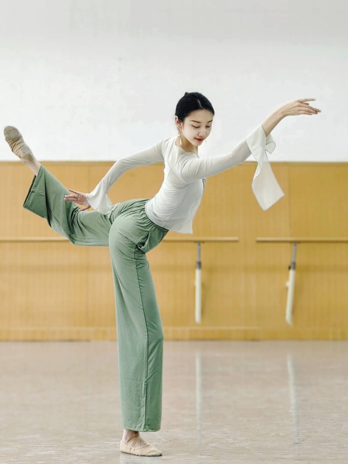 Classical dance clothing body rhyme yae nets, Xiaxia elegant practice, modern dance national art test top Chinese dance