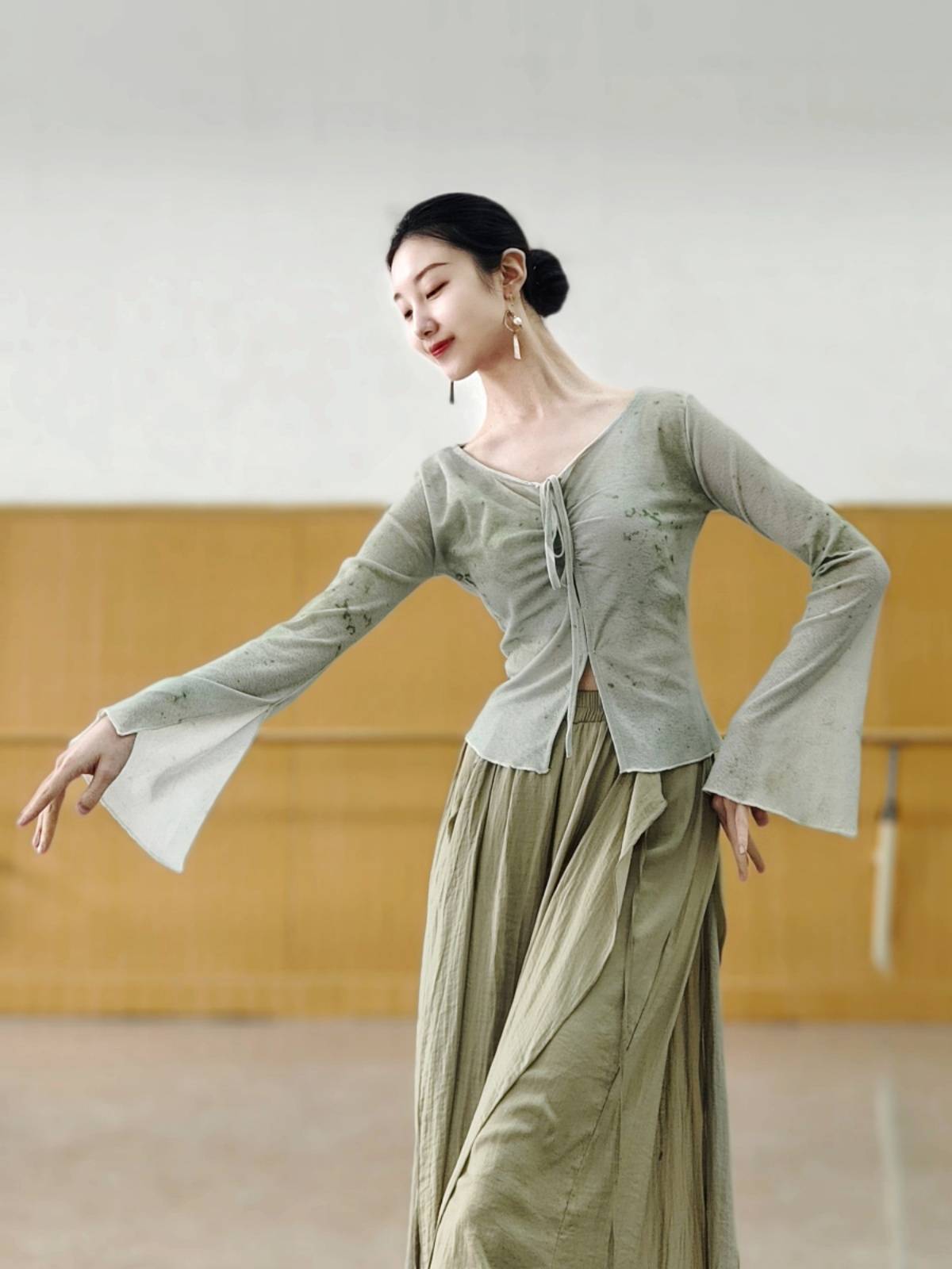 Classical dance printing long sleeve top Chinese dance service modern dance exercise skills suit suit performance performance