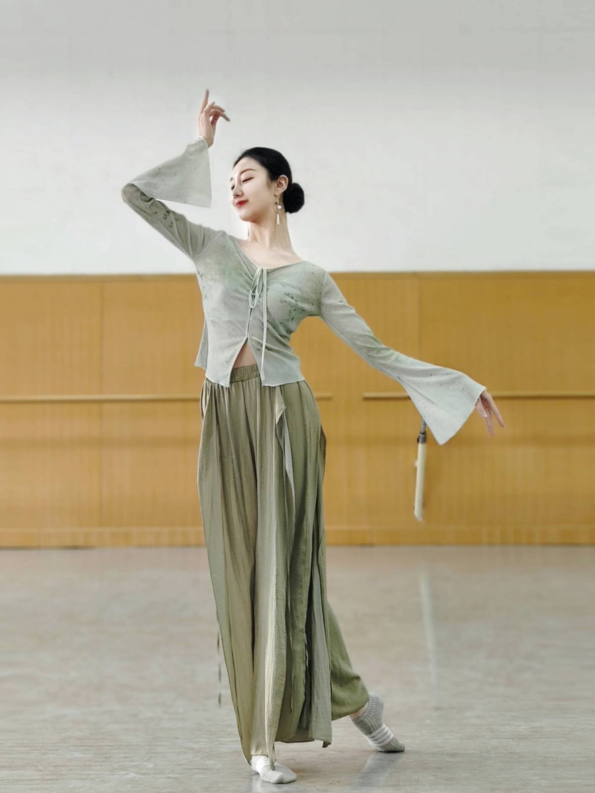 Classical dance printing long sleeve top Chinese dance service modern dance exercise skills suit suit performance performance