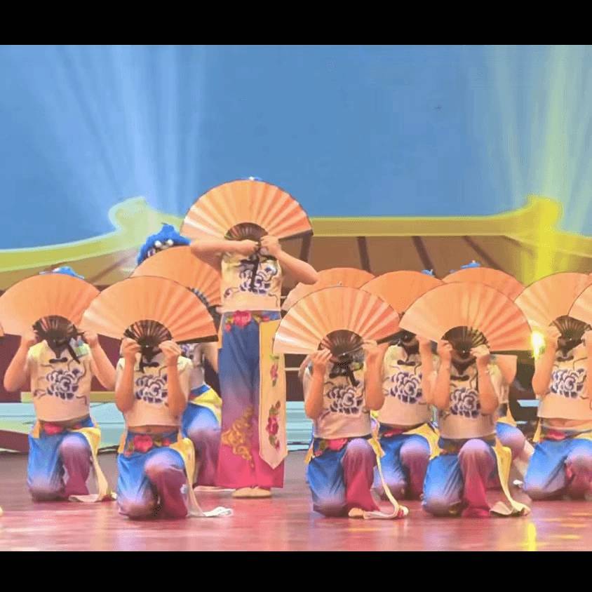 Children Liuyi Performing Fan Mo Dance Dance Dance Dance Performing Performance Service Classical Dance Pear Plus Polying Dance