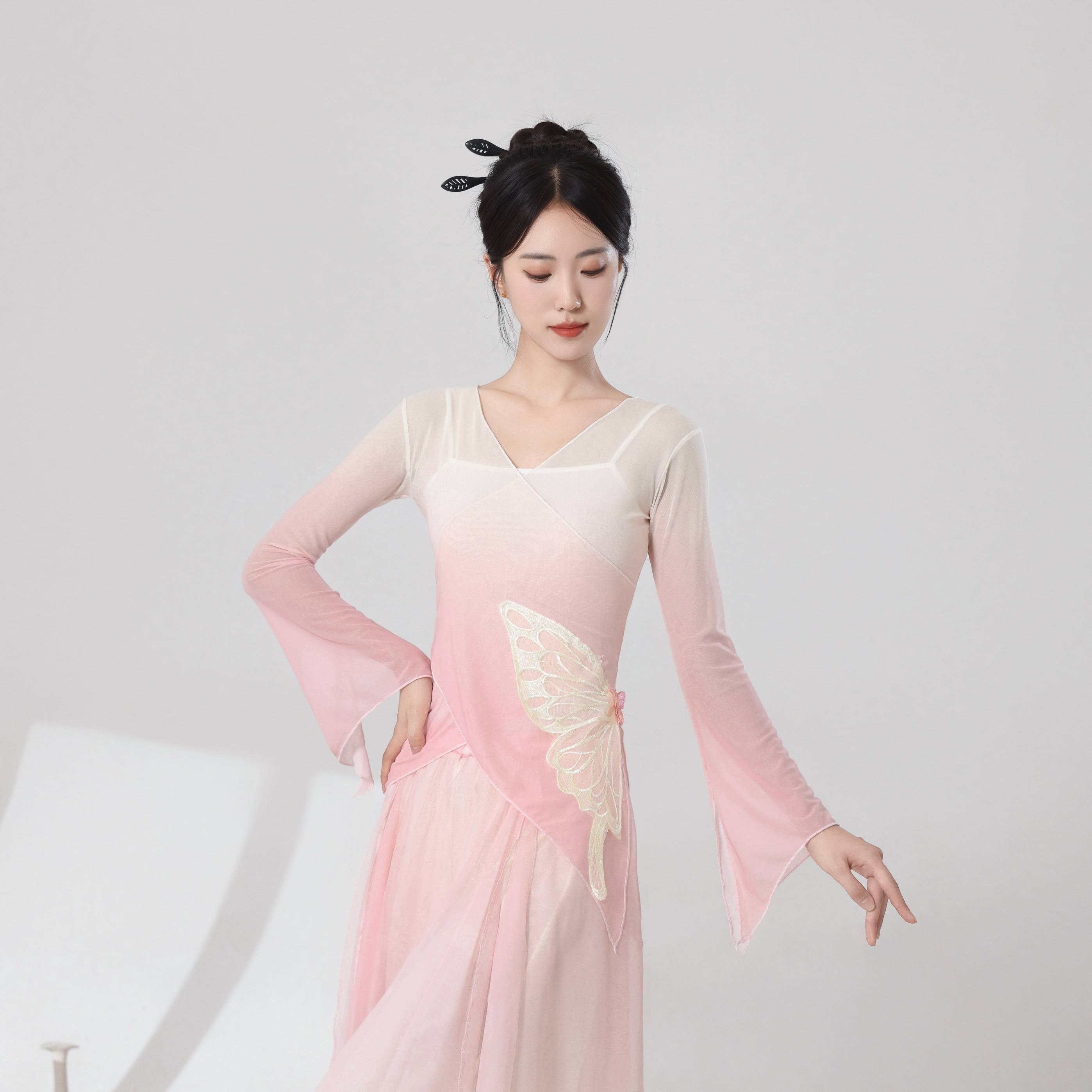 Classical Dance Performance Services Close Clothing Clothing Clothing Gradient Color Practical Service Set Xia Guofeng Dance Performance Service Team