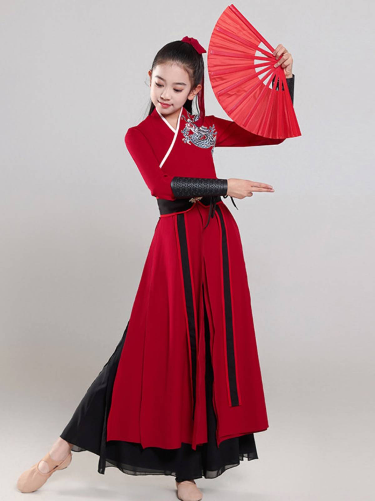 Shellong's choreographed classic dances and summer fan-like Chinese drum dances