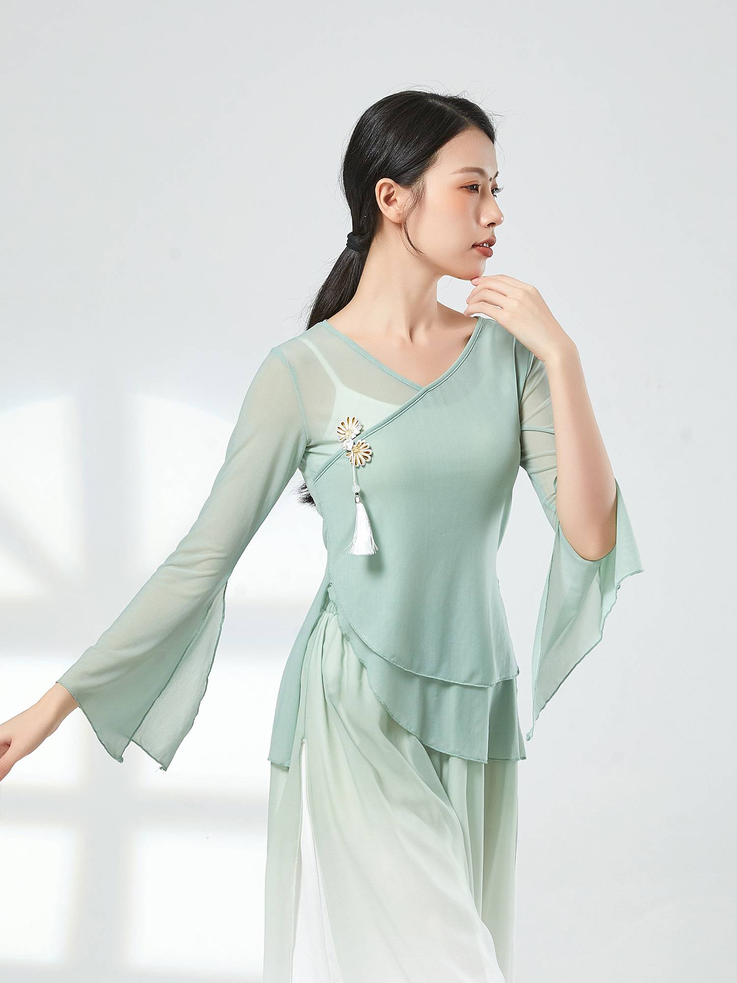 Classical dance body rhyme, elegant gauze Chinese style fairy training skills new performance service girl dance girl top girl