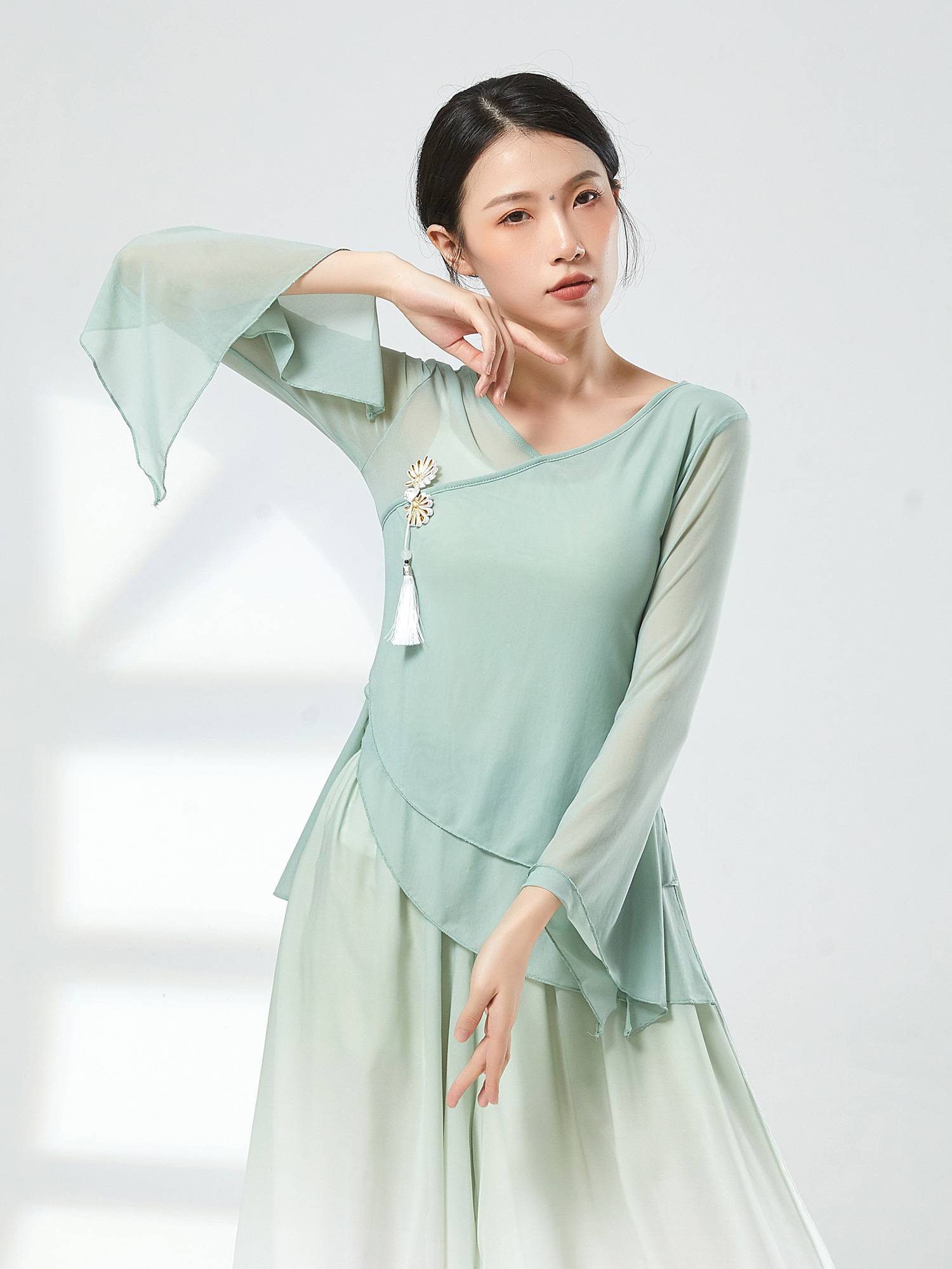 Classical dance body rhyme, elegant gauze Chinese style fairy training skills new performance service girl dance girl top girl