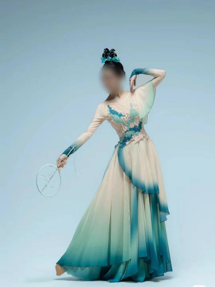 The new dress for the "Drunk Qingbo Dance costume" is gradually becoming a classic Chinese girl