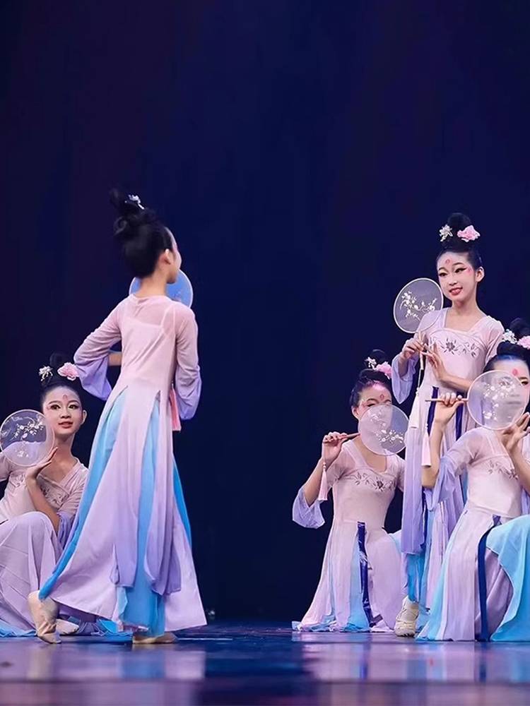 Jiangnan Girl Spring March Rouge Makeup Peach Blossom Dance Server Children's Classical Dance Performance Service Chinese Wind Practice Service