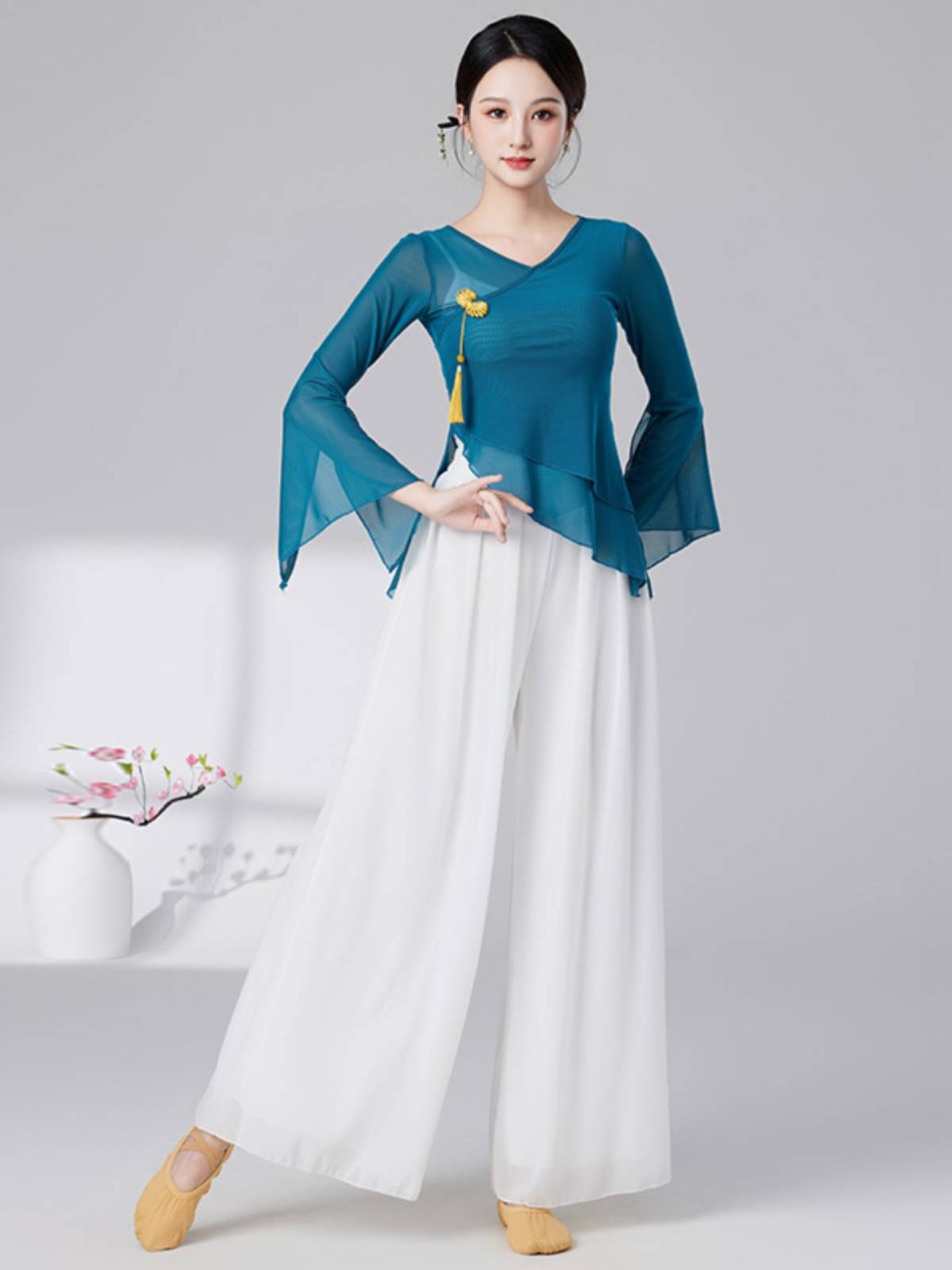 Classical dance body rhyme, elegant gauze Chinese style fairy training, dance dance girl new performance service girl