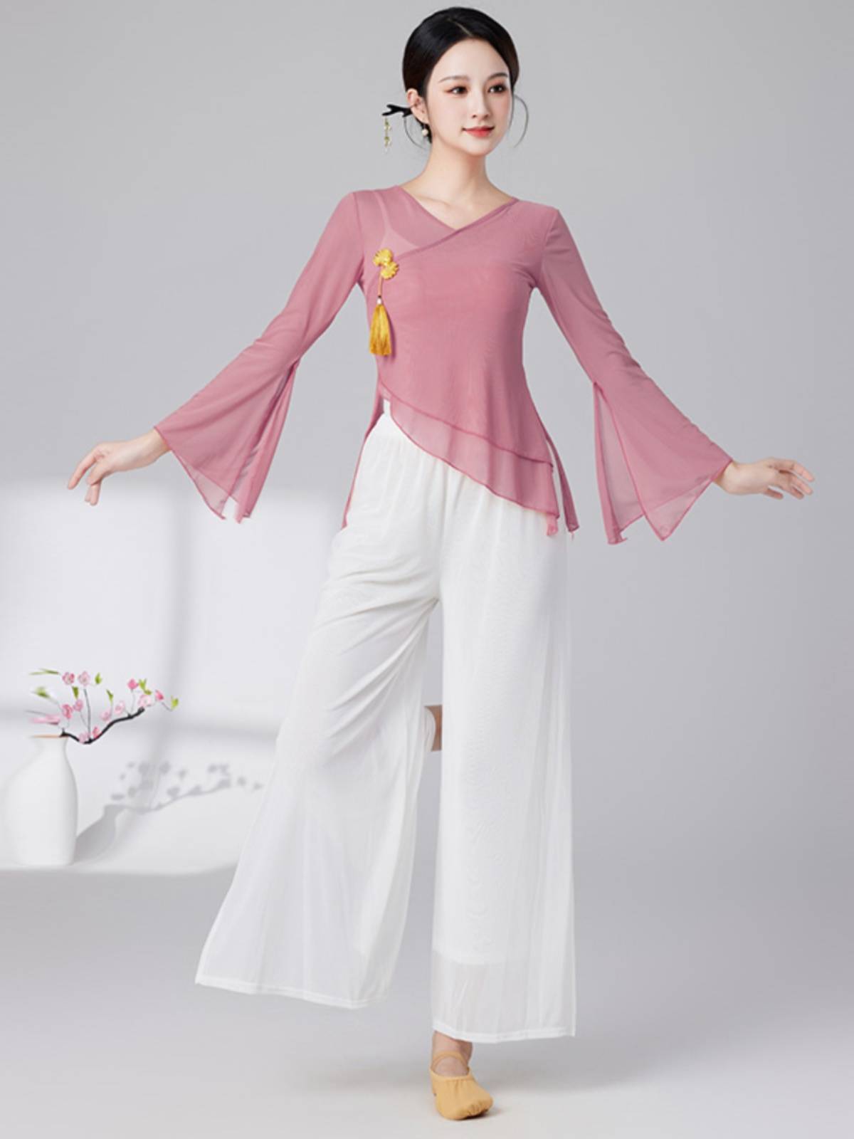 Classical dance body rhyme, elegant gauze Chinese style fairy training, dance dance girl new performance service girl