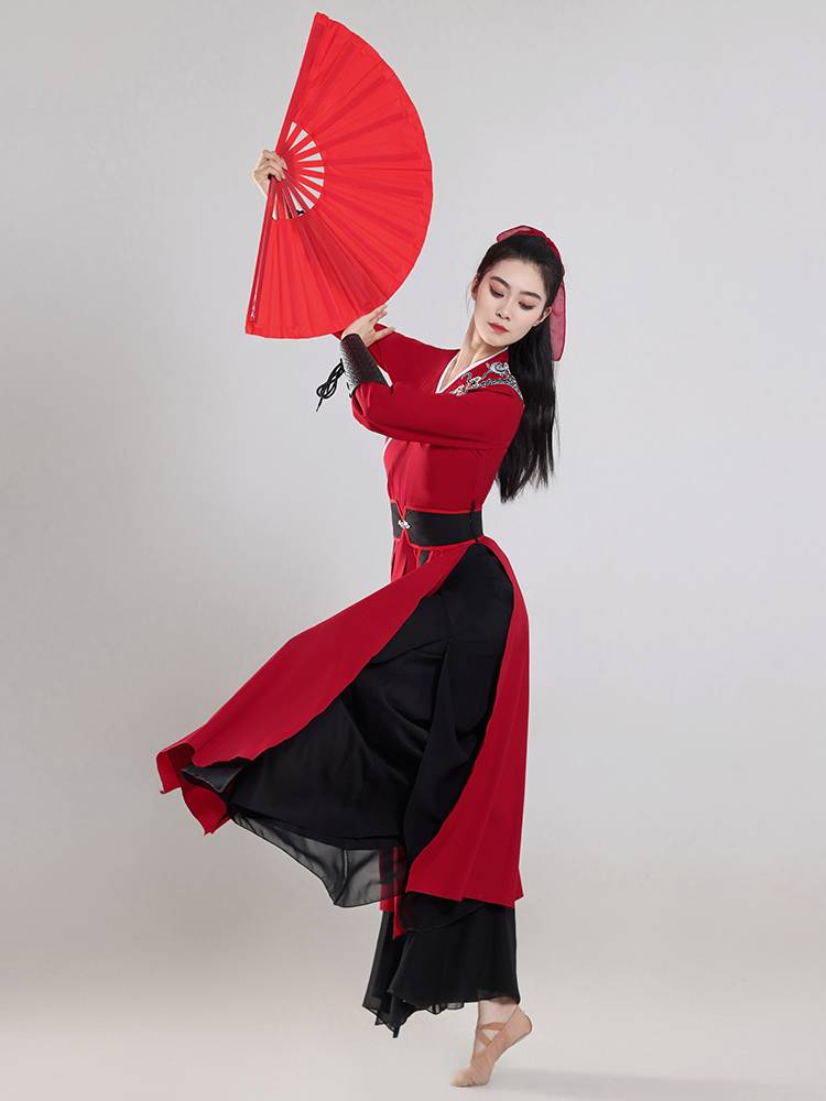 Shellong's classic dance show with the China Fong Dancer's guest costume
