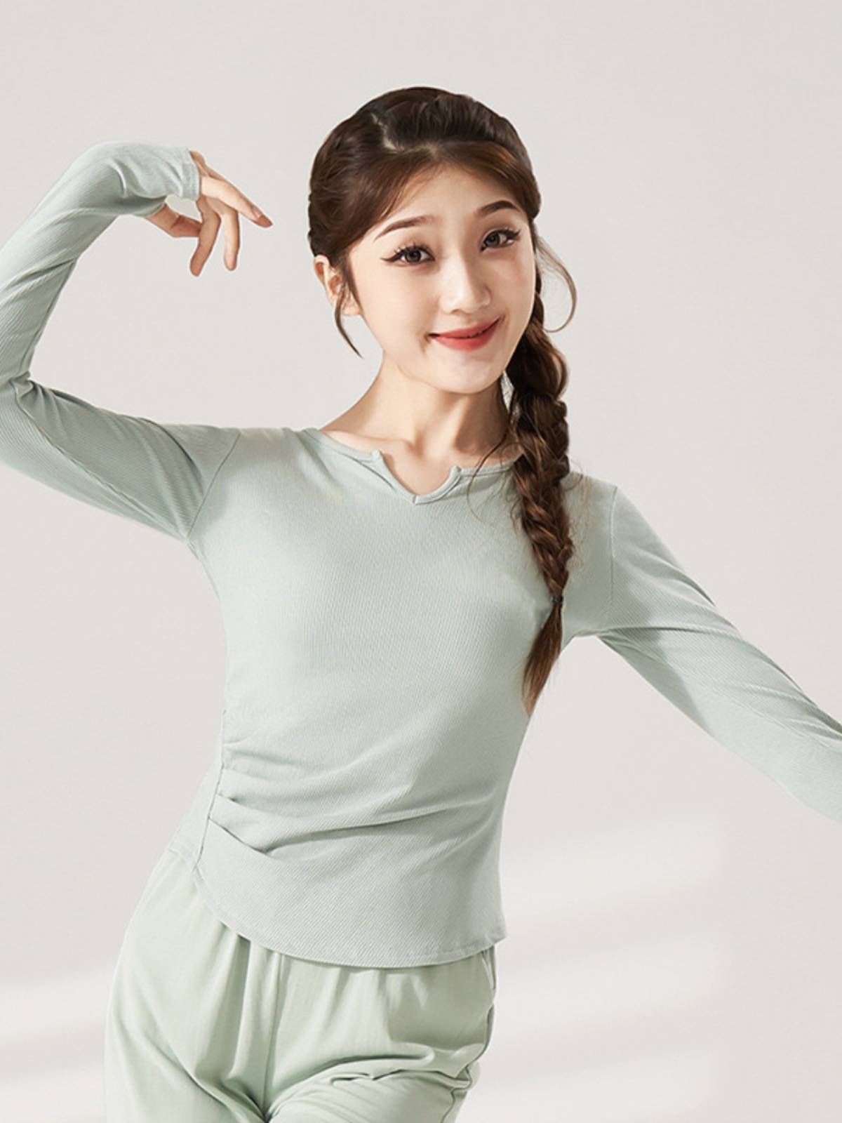 Adult dance service female college student summer new short -sleeved practice top v -neck modern classical dance black long sleeves