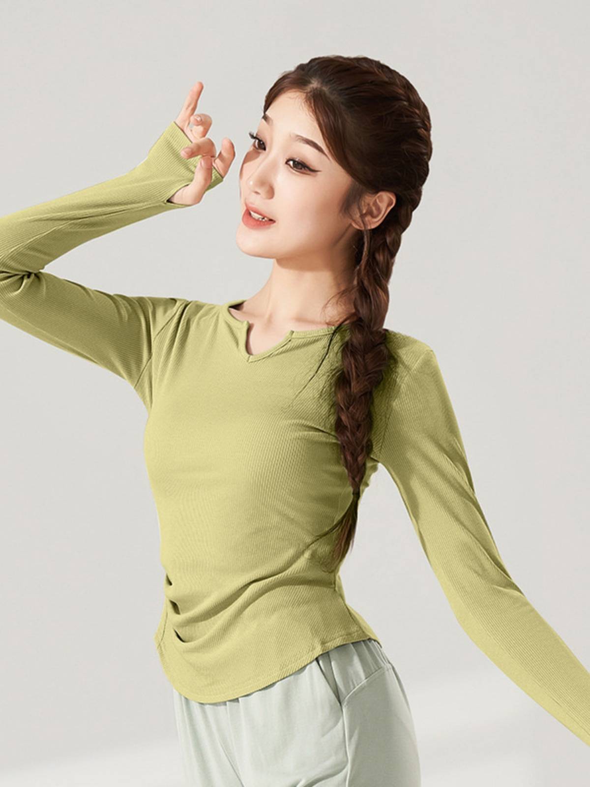 Adult dance service female college student summer new short -sleeved practice top v -neck modern classical dance black long sleeves