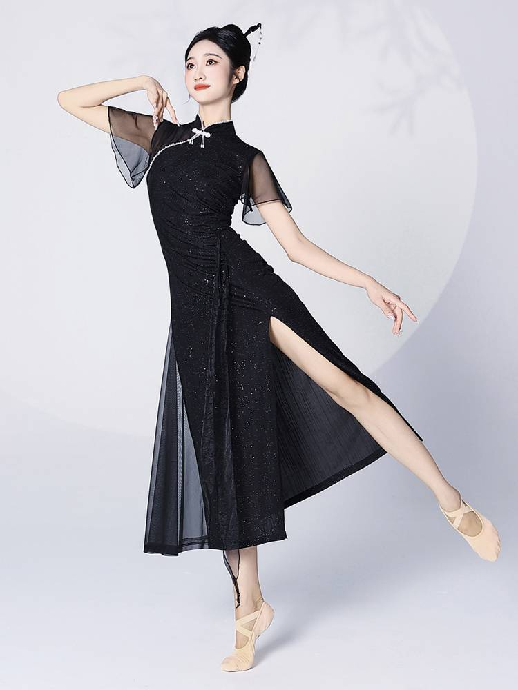 Qiu Xiaomei's new summer choreographer dance costume drifts across the Chinese chorus chorus