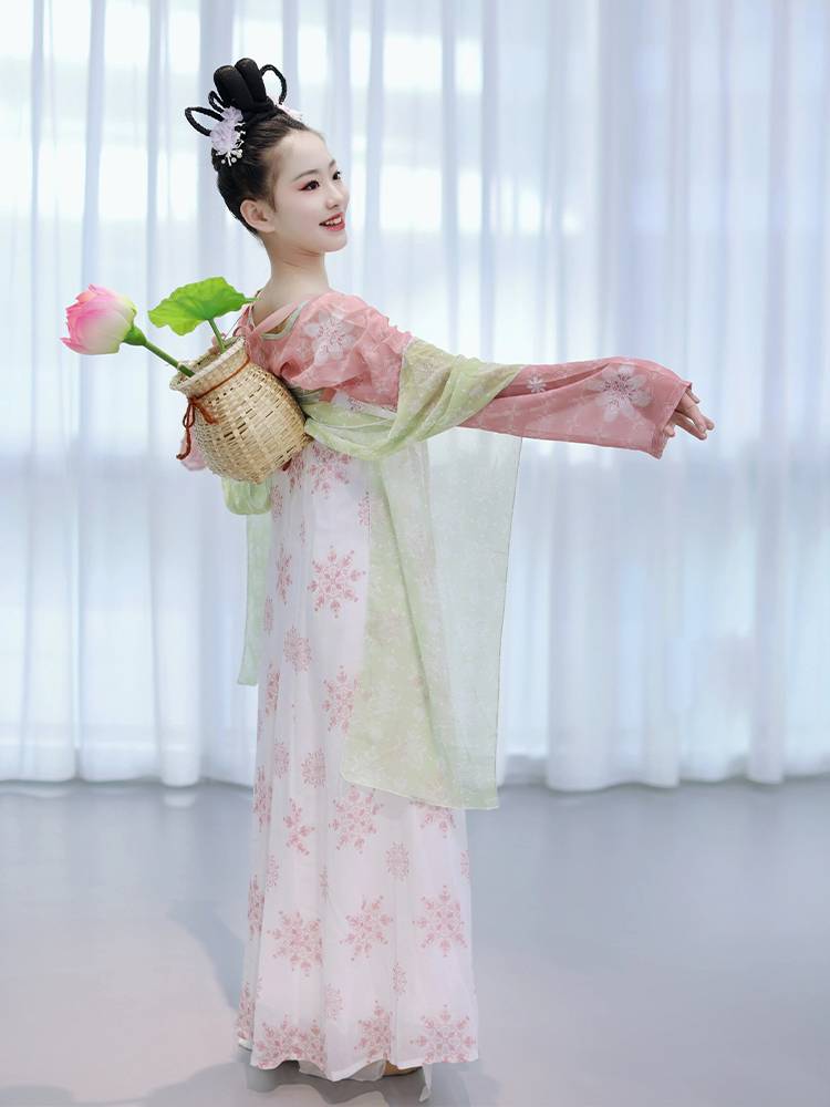 Children's Classical Dance Performance Service Hanfu Shangchun Mountain Women's Frequent Polying Skirt Ponds on the same dance props performance service