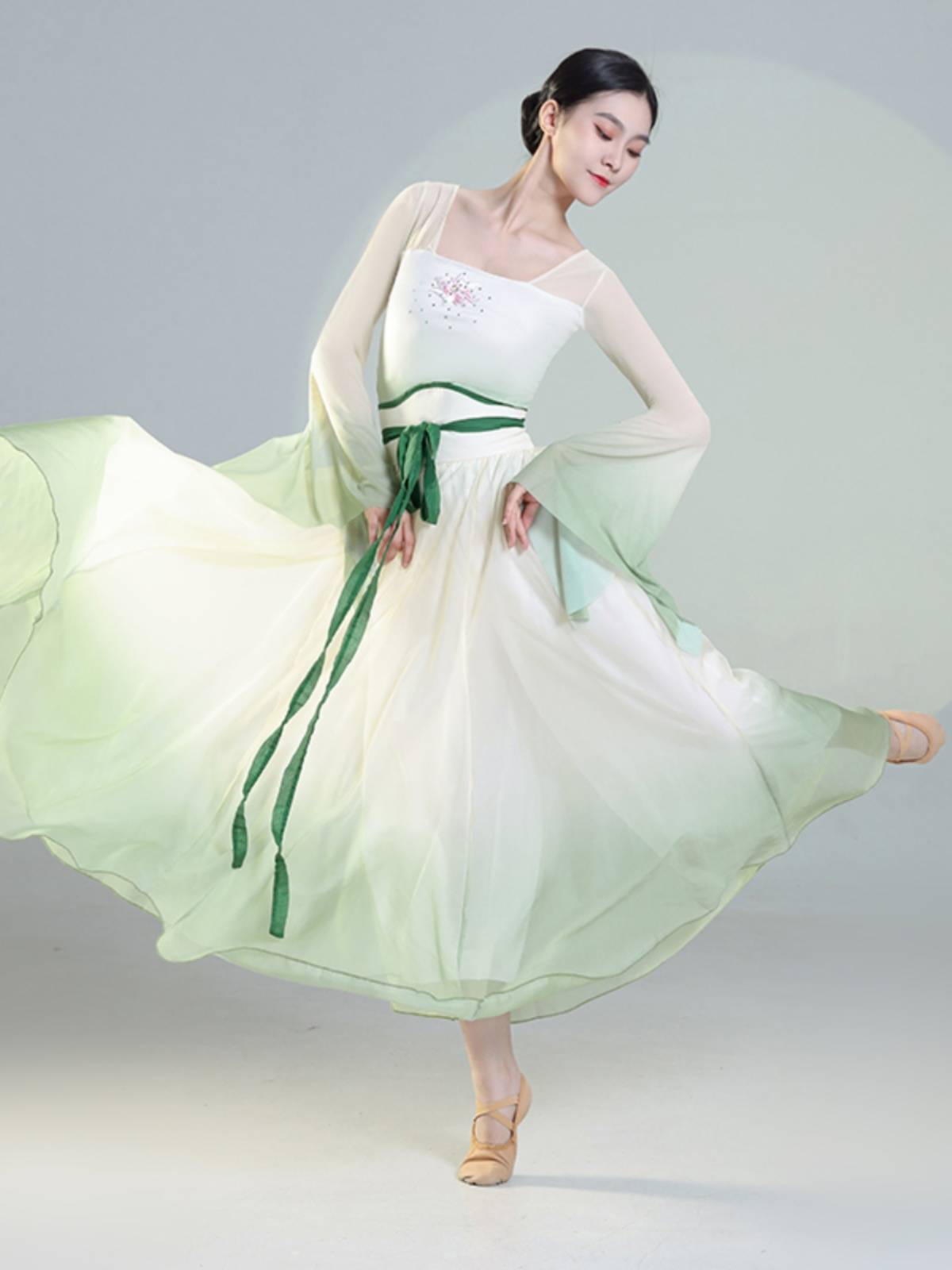 Classical dance dance clothing elegant practice clothes fairy, rhyme, gathers, Chinese dance national dance performances showing suit suits