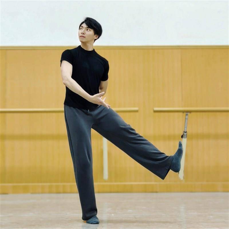 The current male dance practice service, the Black Small Black Small T -shirt Basic Ballet Classical Short Sleeve Classical Dance