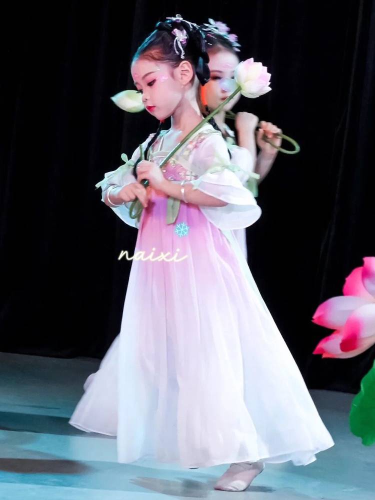Jiangnan Cai Cai Lotus Dance Performance Series into Lotus Lotus Lotus Leaf Road Prop House Lotus Fairy Chi Shang Hanfu Children's Classical Dance