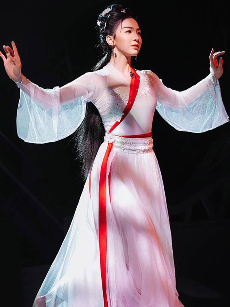 Classical Dance Performance Servant Female Permanent Skirt Drives and Breaks the Waves of the Waves.