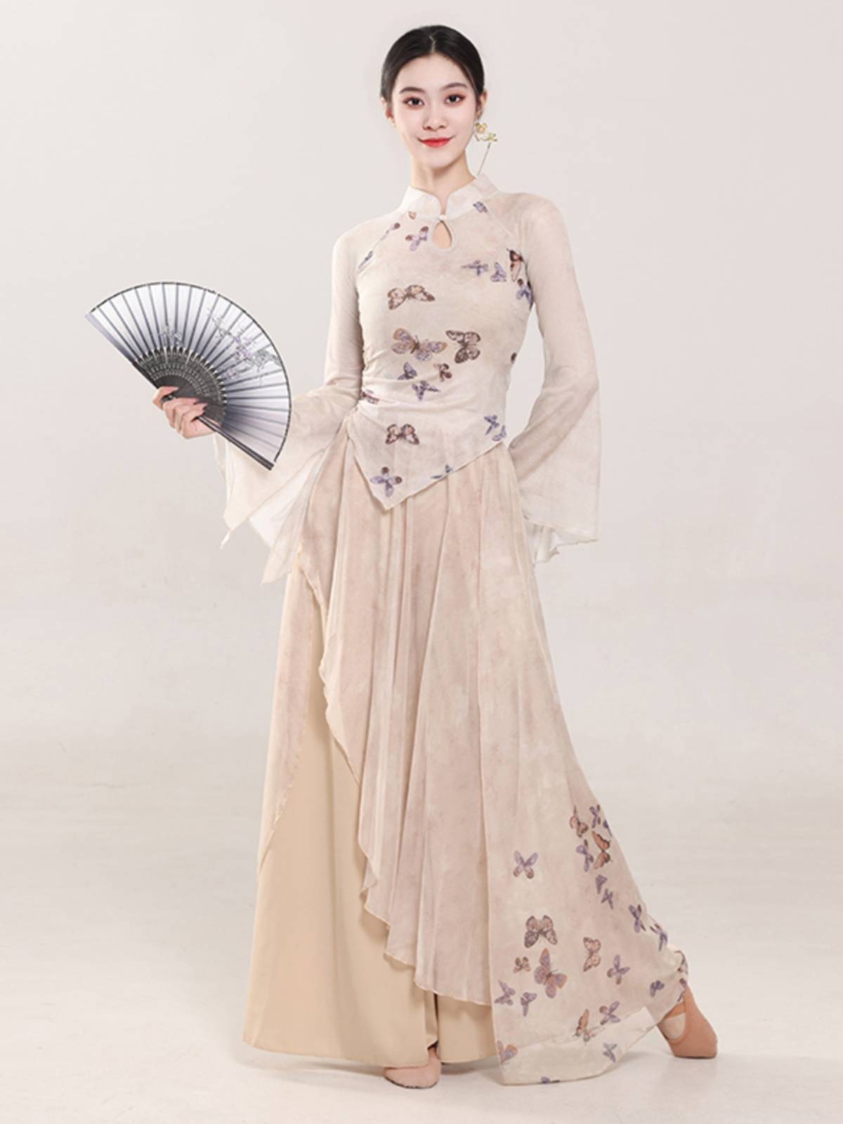Rental classical dance exercises, female Chinese style embroidery national dance performances showing the rhyme, elegant gauze suit, loan