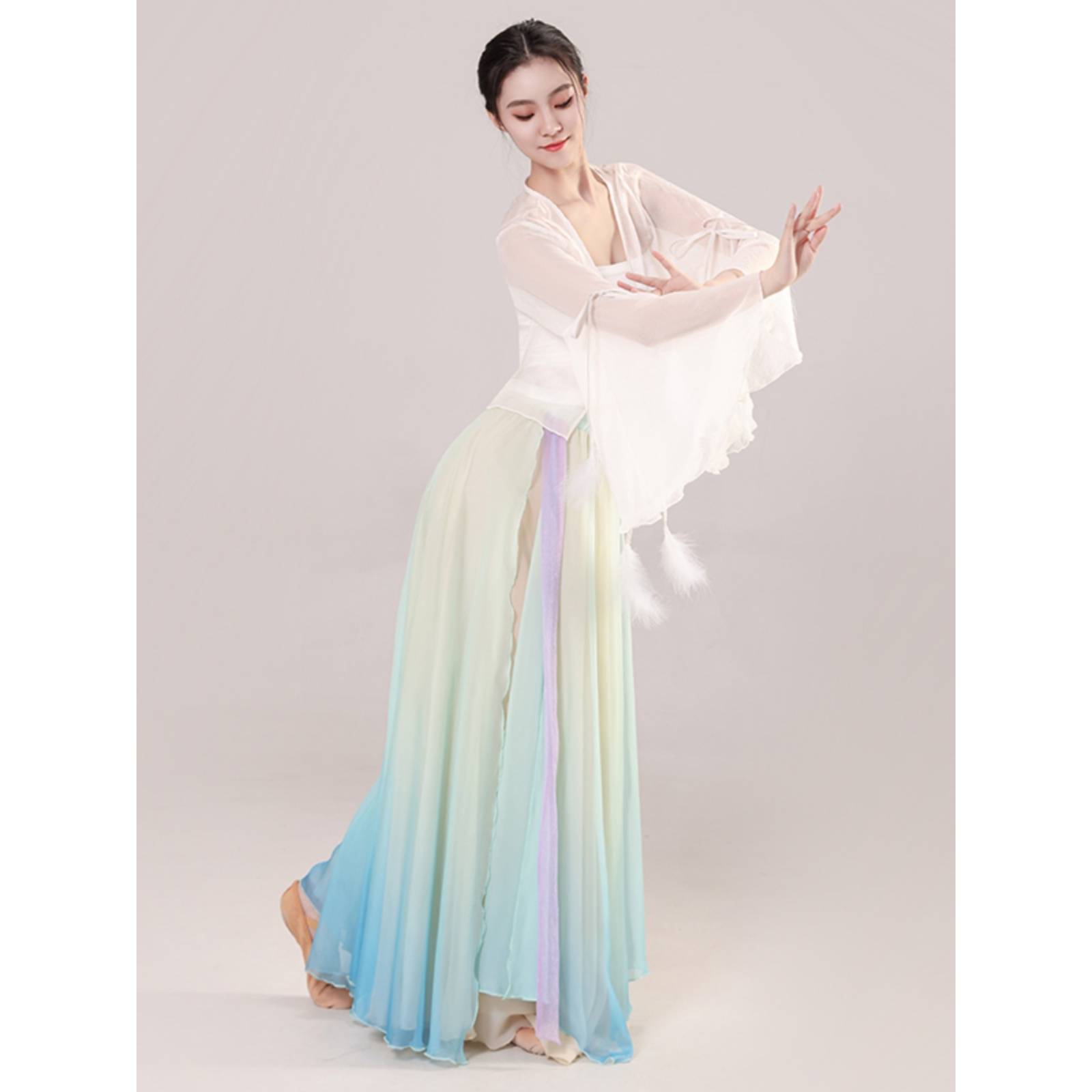 New classical dance service new lace feathers shirt, elegant yarn, practice service Chinese dance nation performances