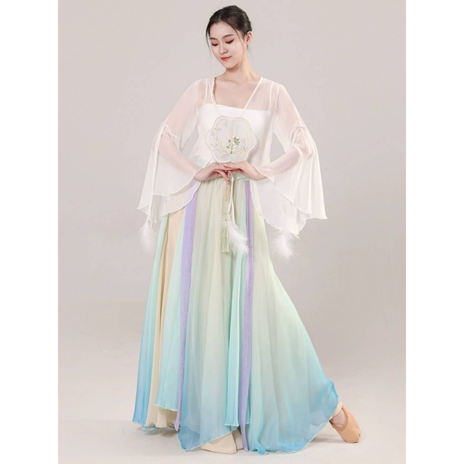 New classical dance service new lace feathers shirt, elegant yarn, practice service Chinese dance nation performances