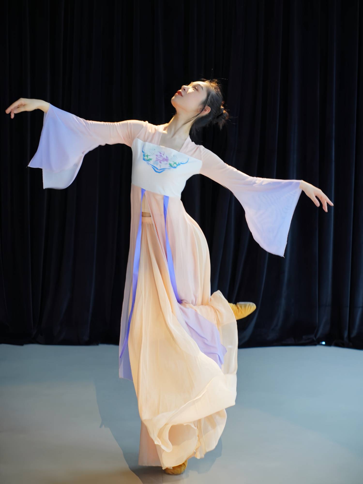 Dance service classical dance service body rhyme long gauze girl elegant Chinese dance exercise clothes show show
