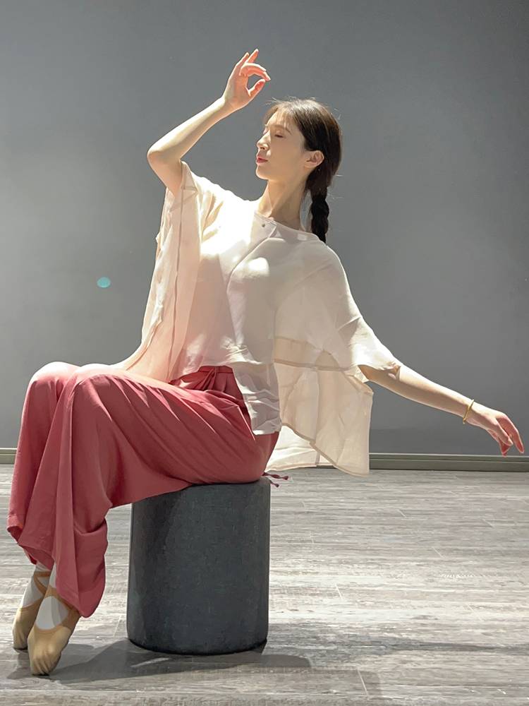 Classical dance body rhyme, elegant fairy gauze dance dance clothing adult loose jersey, practice service Chinese dance performance clothing