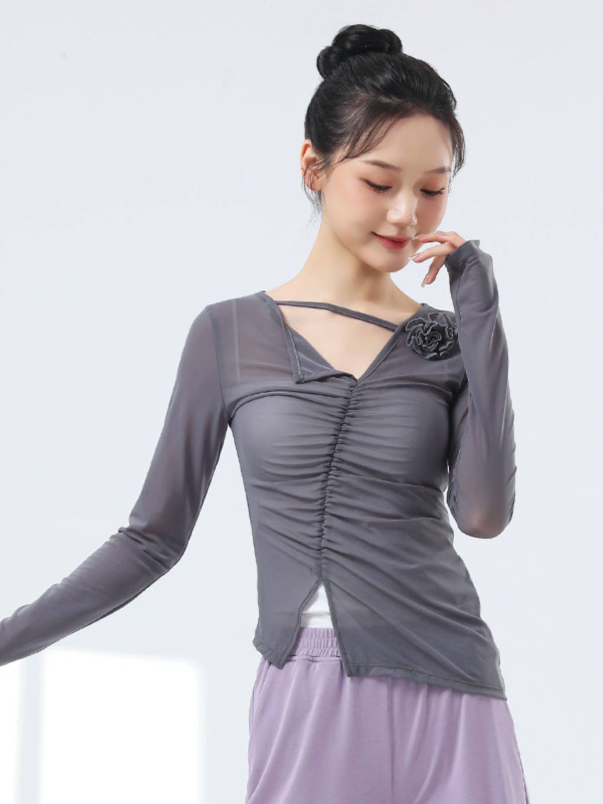 Modern dance adult dance service female design sense summer new mesh daily practice service slim classical dance top
