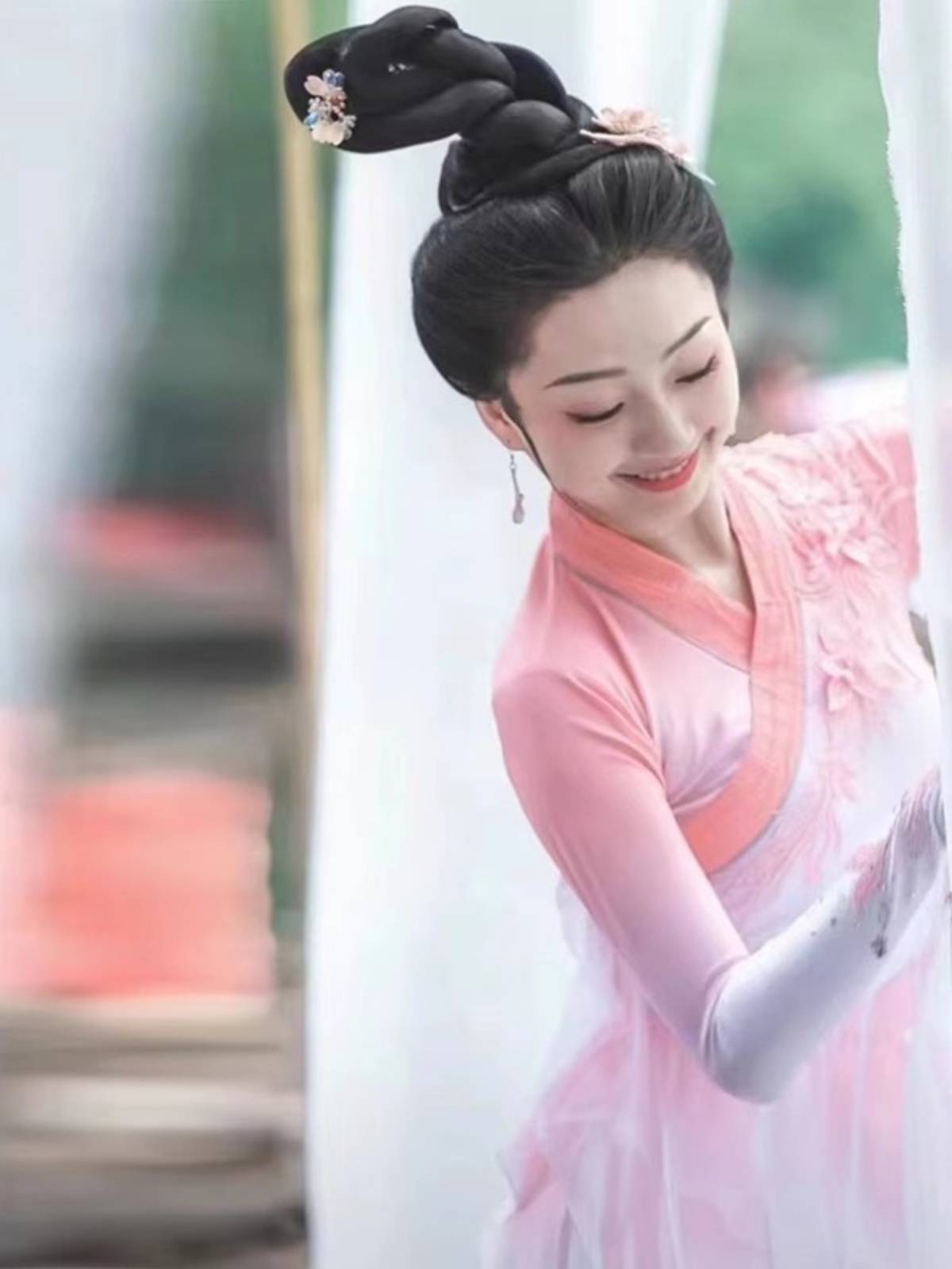 Calling Yuqing Ge Classical Dance Performance Dance Stage Performance Dance Group Dance Art Test Chinese Style Boom Skirts
